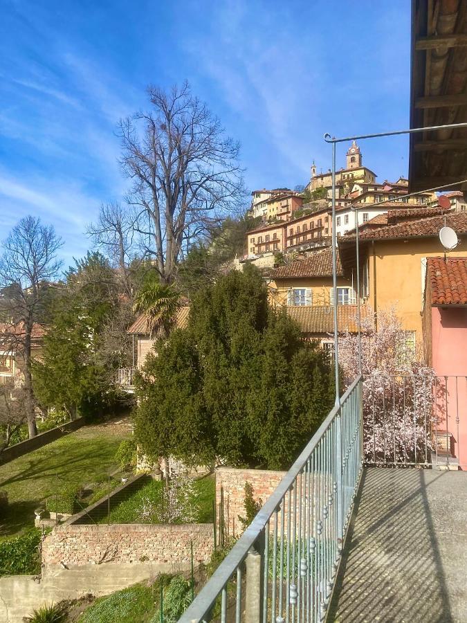 Da Emi - La Casetta In Piazza Monforte D'Alba Exterior photo